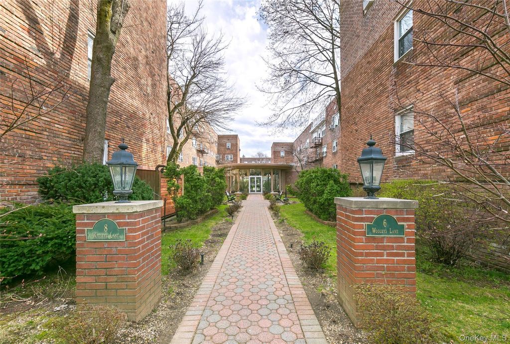 6-8 Wooleys Lane B-34, Great Neck, NY 11023