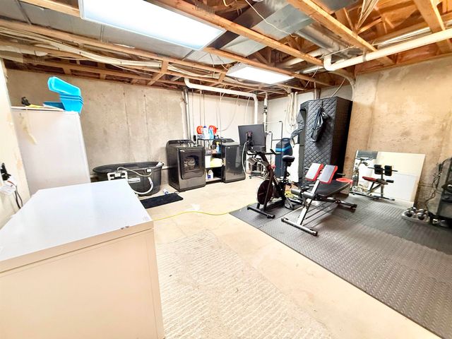 325 S Chippers Ct, Andover, KS 67002