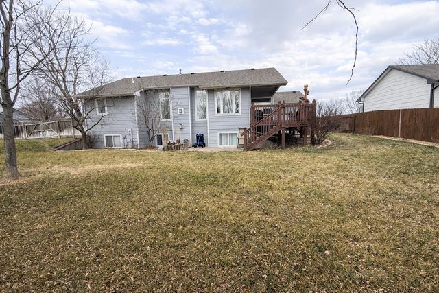 325 S Chippers Ct, Andover, KS 67002