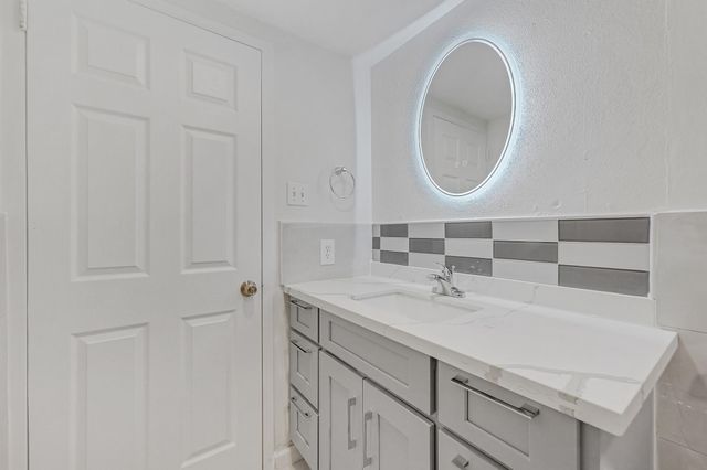 7520 Hornwood Drive 704, Houston, TX 77036