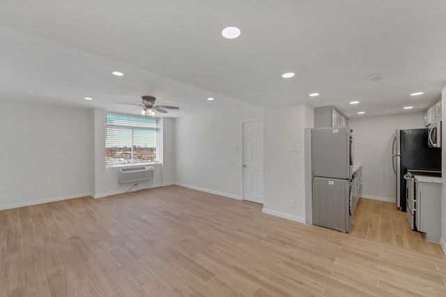 7520 Hornwood Drive 704, Houston, TX 77036