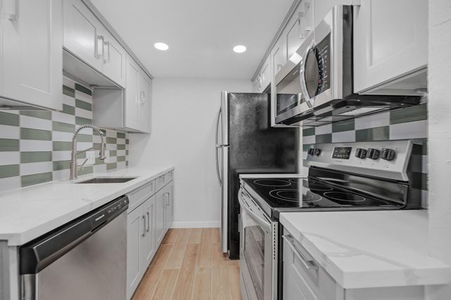 7520 Hornwood Drive 704, Houston, TX 77036