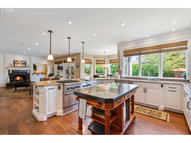 3131 COEUR D ALENE Dr, West Linn, OR 97068