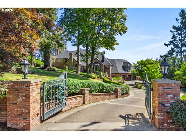 3131 COEUR D ALENE Dr, West Linn, OR 97068
