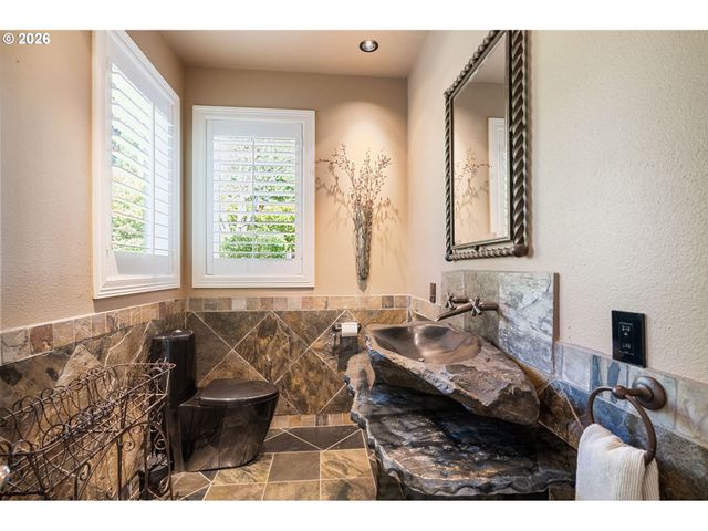 3131 COEUR D ALENE Dr, West Linn, OR 97068
