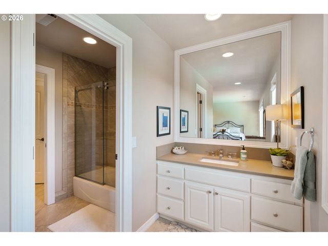 3131 COEUR D ALENE Dr, West Linn, OR 97068