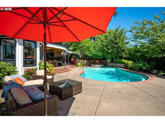 3131 COEUR D ALENE Dr, West Linn, OR 97068