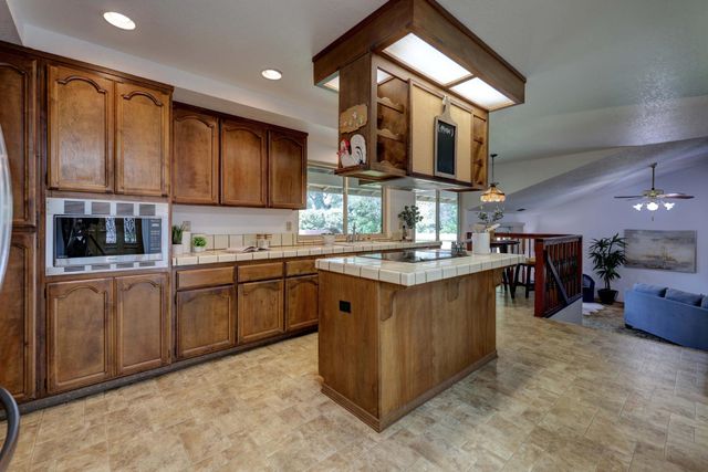 5825 Oak Garden Ct, Orangevale, CA 95662
