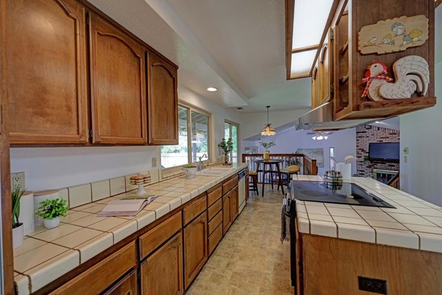 5825 Oak Garden Ct, Orangevale, CA 95662