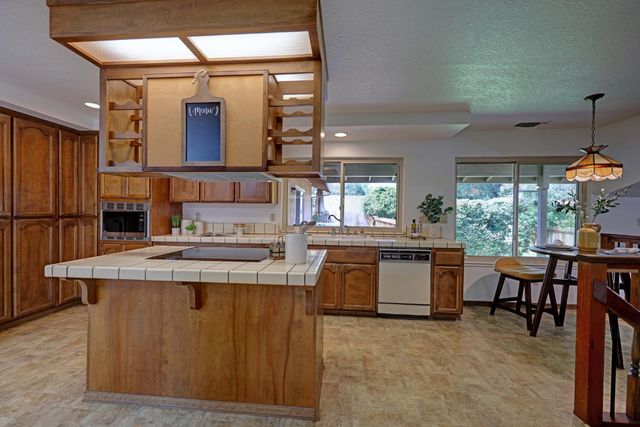 5825 Oak Garden Ct, Orangevale, CA 95662
