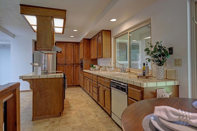 5825 Oak Garden Ct, Orangevale, CA 95662