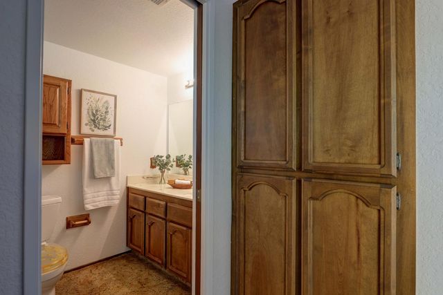 5825 Oak Garden Ct, Orangevale, CA 95662