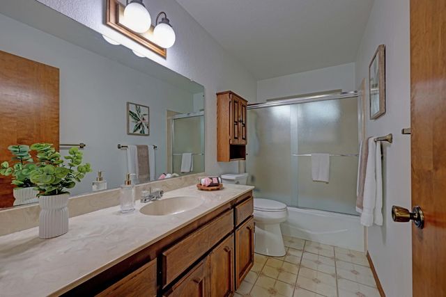 5825 Oak Garden Ct, Orangevale, CA 95662