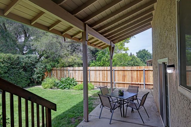 5825 Oak Garden Ct, Orangevale, CA 95662