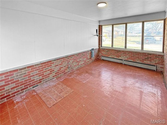 3755 Park Crest Drive, St Louis, MO 63125