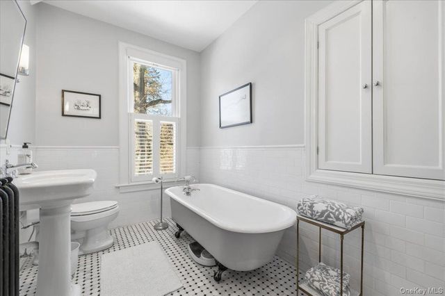 102 Sea Cliff Avenue, Sea Cliff, NY 11579