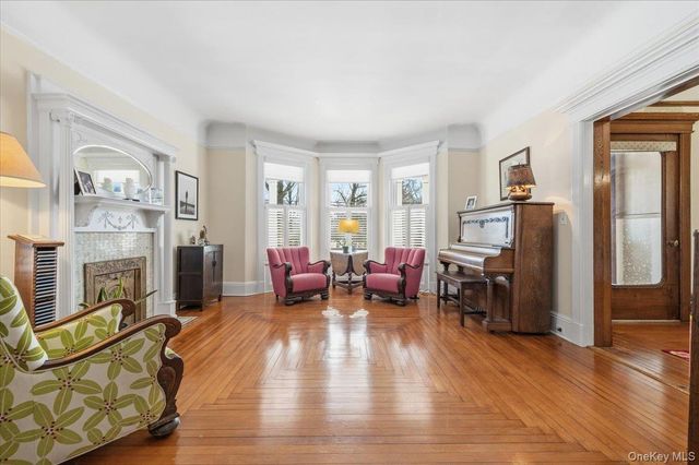 102 Sea Cliff Avenue, Sea Cliff, NY 11579