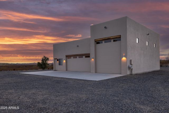 21675 W DATE CREEK Road, Wickenburg, AZ 85390