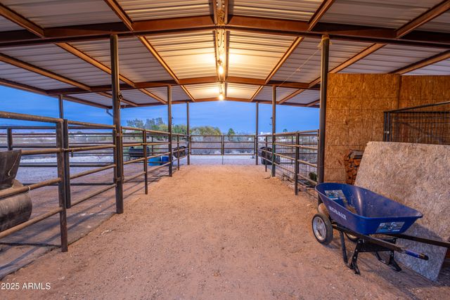21675 W DATE CREEK Road, Wickenburg, AZ 85390