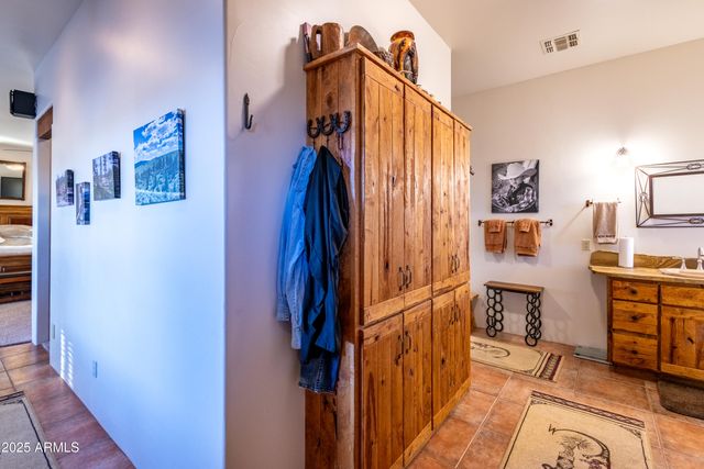 21675 W DATE CREEK Road, Wickenburg, AZ 85390