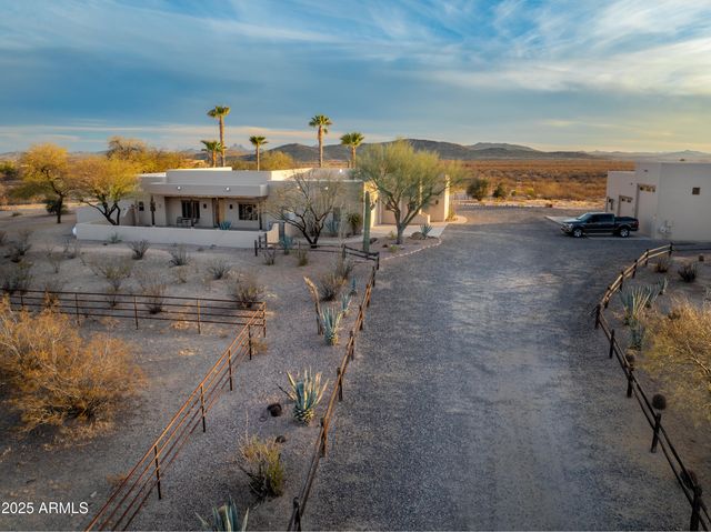 21675 W DATE CREEK Road, Wickenburg, AZ 85390