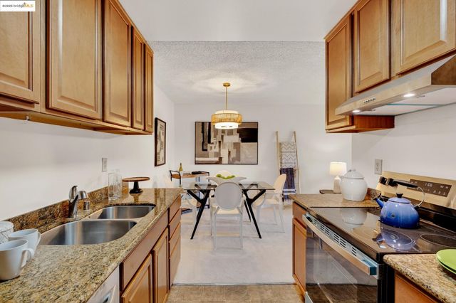 1311 Webster St E316, Alameda, CA 94501