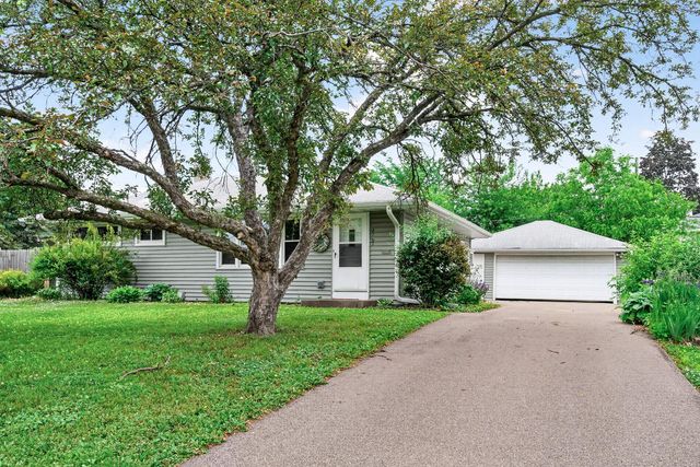 2267 Shawnee Drive, North Saint Paul, MN 55109