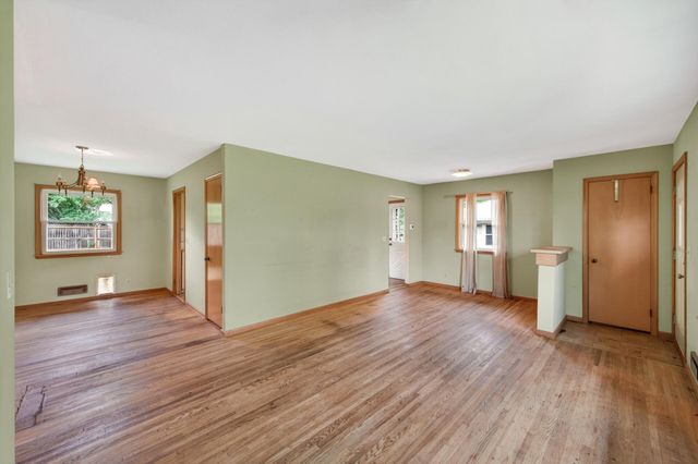 2267 Shawnee Drive, North Saint Paul, MN 55109