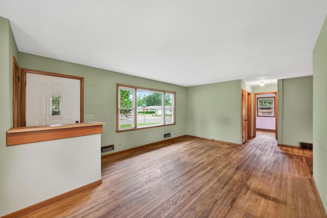 2267 Shawnee Drive, North Saint Paul, MN 55109