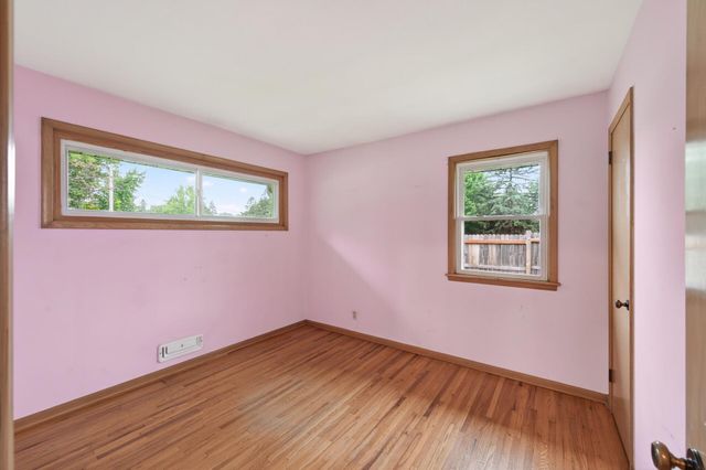 2267 Shawnee Drive, North Saint Paul, MN 55109