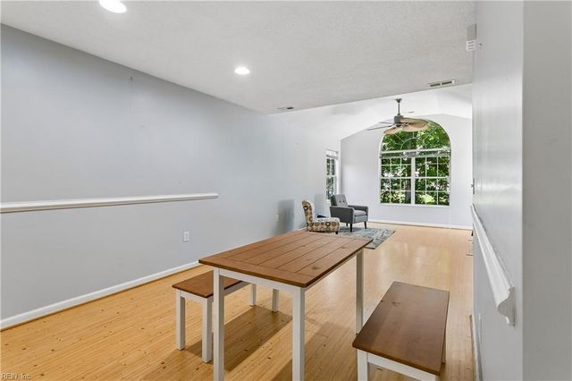 210 Timberline LOOP, Yorktown, VA 23692