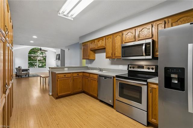 210 Timberline LOOP, Yorktown, VA 23692