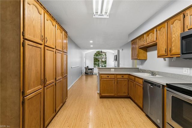 210 Timberline LOOP, Yorktown, VA 23692