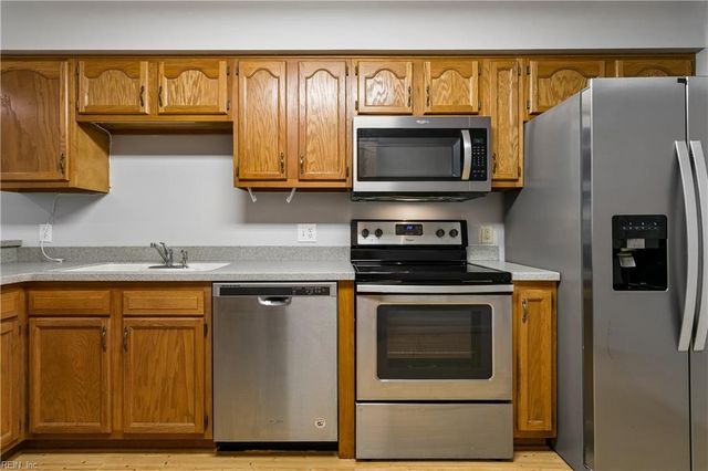 210 Timberline LOOP, Yorktown, VA 23692