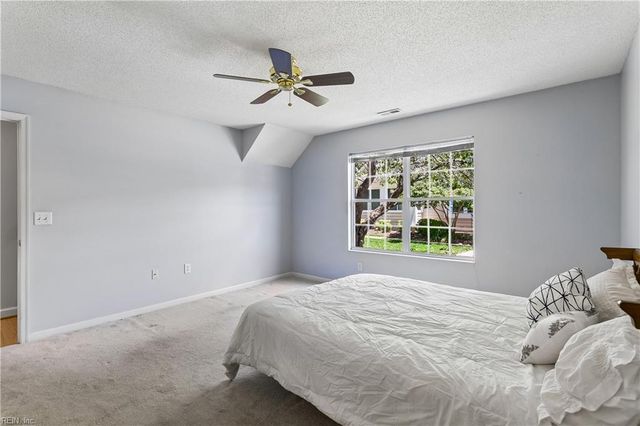 210 Timberline LOOP, Yorktown, VA 23692