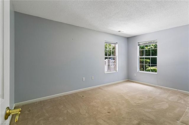 210 Timberline LOOP, Yorktown, VA 23692