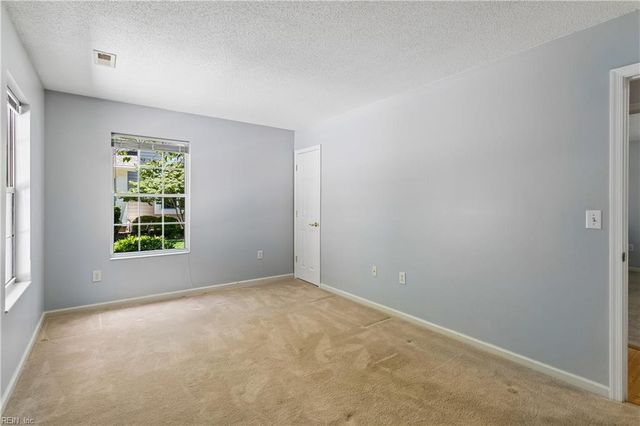 210 Timberline LOOP, Yorktown, VA 23692