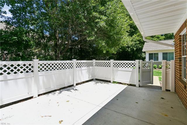 210 Timberline LOOP, Yorktown, VA 23692