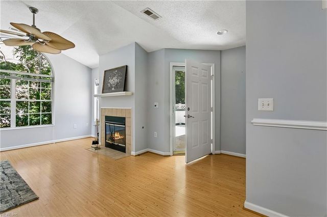 210 Timberline LOOP, Yorktown, VA 23692