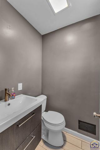 1636 SW Pembroke LN, Topeka, KS 66604