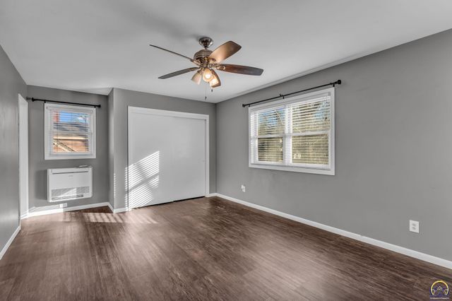 1636 SW Pembroke LN, Topeka, KS 66604