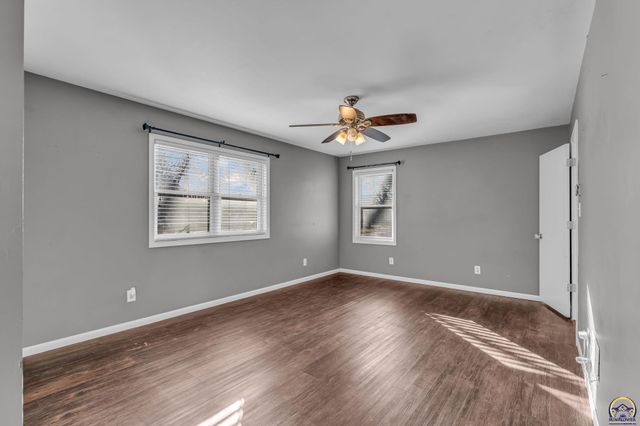 1636 SW Pembroke LN, Topeka, KS 66604