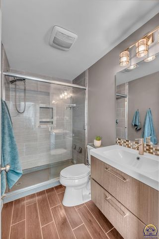 1636 SW Pembroke LN, Topeka, KS 66604