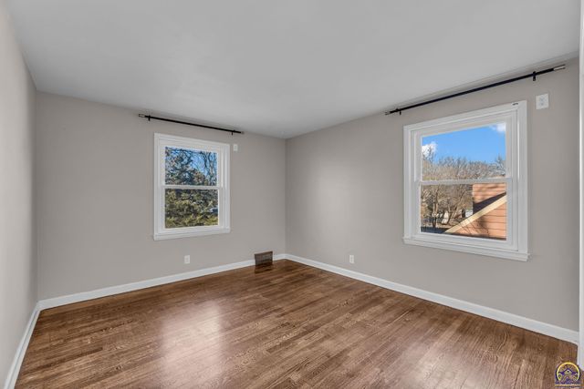 1636 SW Pembroke LN, Topeka, KS 66604