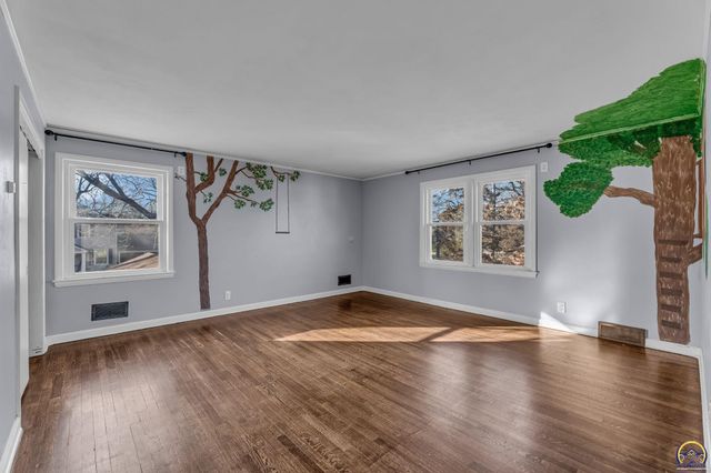 1636 SW Pembroke LN, Topeka, KS 66604