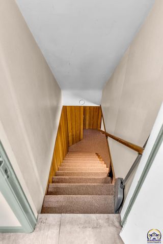 1636 SW Pembroke LN, Topeka, KS 66604