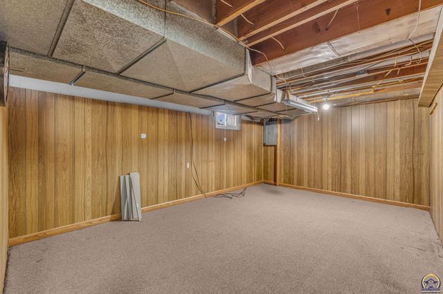 1636 SW Pembroke LN, Topeka, KS 66604