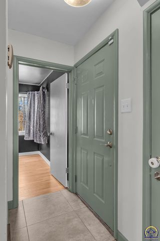 1636 SW Pembroke LN, Topeka, KS 66604