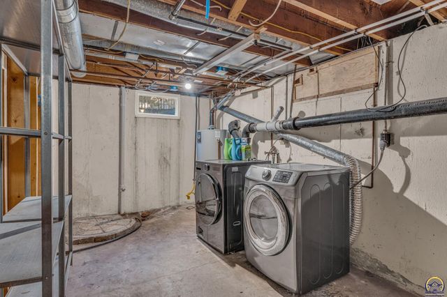 1636 SW Pembroke LN, Topeka, KS 66604