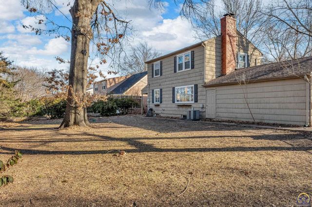 1636 SW Pembroke LN, Topeka, KS 66604